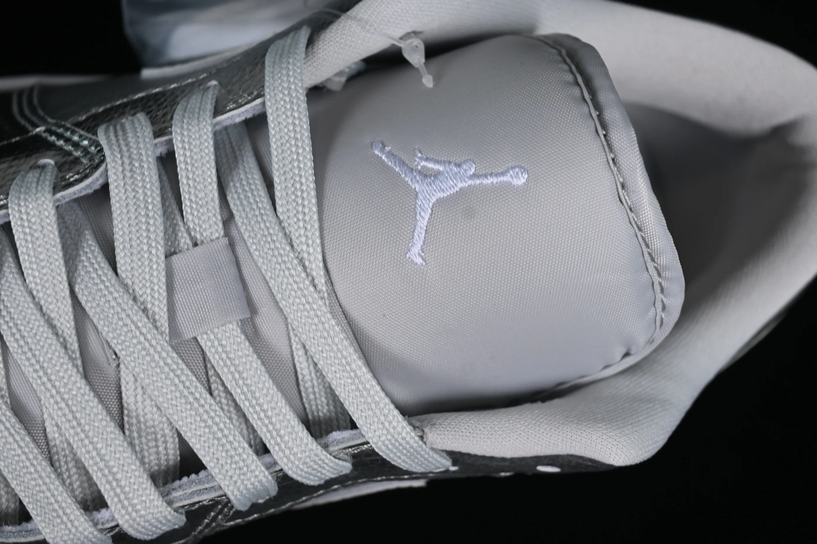All categories Air Jordan Jordan series basketball shoes Air Jordan 1 Low Z version Air Jordan 1 Low "Metallic Silver" AJ1 Joe 1 liquid silver low-top cultural casual sneakers FN5030-001